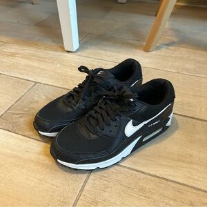 Black and White Nike Air Max 90